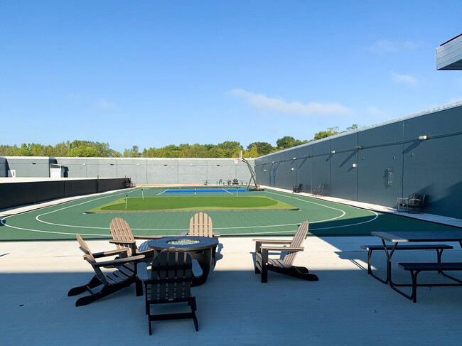 Rooftop Amenities - The Edge at Cottage Grove Commons