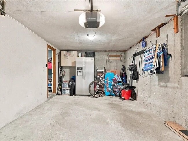 Building Photo - 52 Oak Ridge Cir