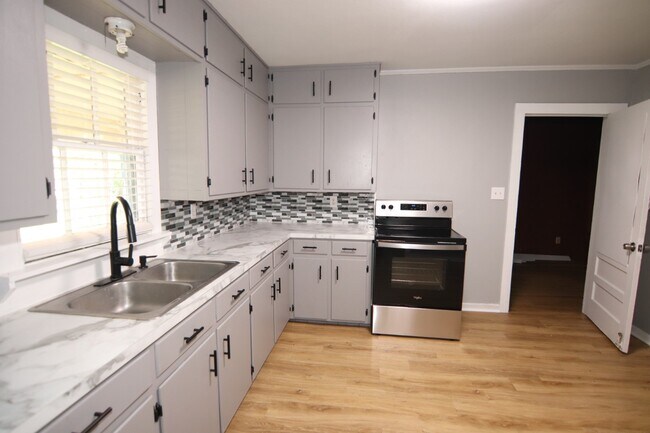 Foto del edificio - 3528 Raven St