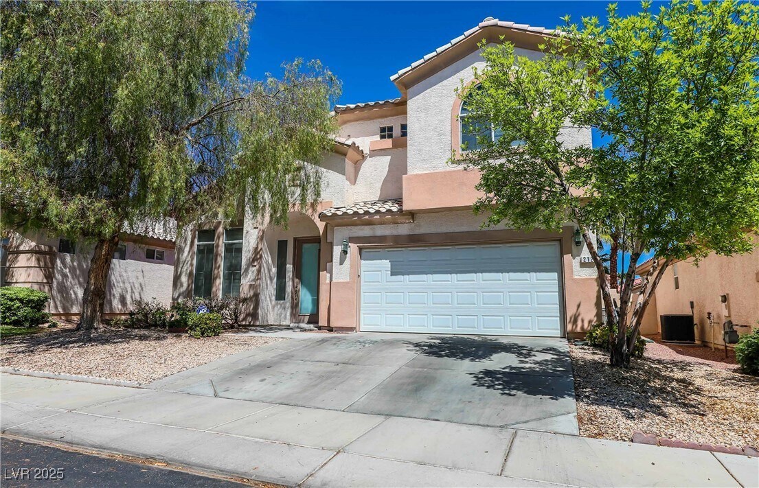 Foto principal - 212 Waterton Lakes Ave