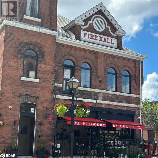 27 Peter St N, Orillia, ON L3V 6S2 House for Rent in Orillia, ON