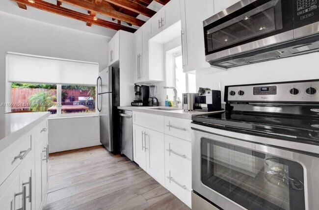 Foto del edificio - 524 NW 35th St