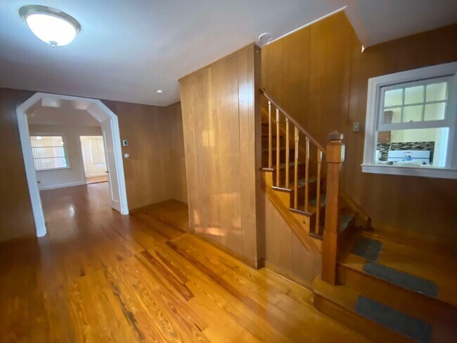 Building Photo - 175 Burrs Ln