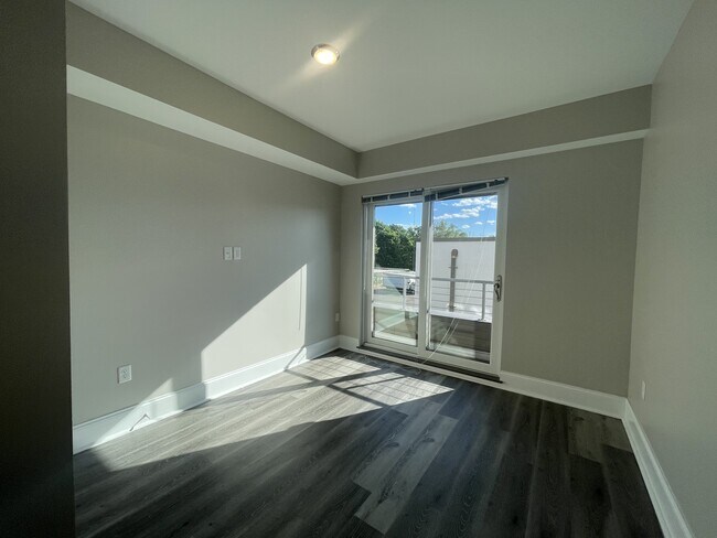 Foto del edificio - 330-350 Pleasant St. Unit 234