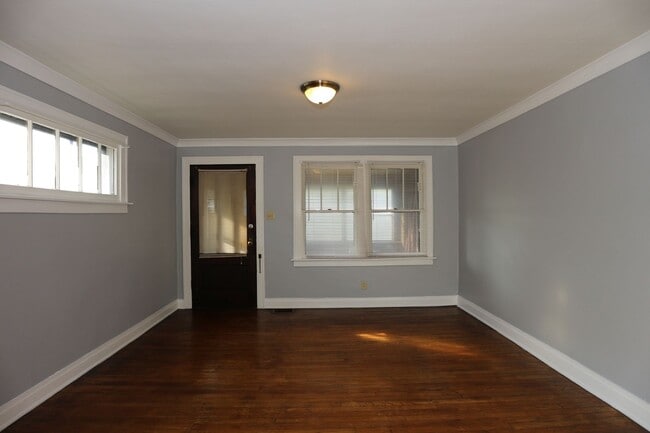 Building Photo - Large 1 Bedroom Emerson Heights Duplex!