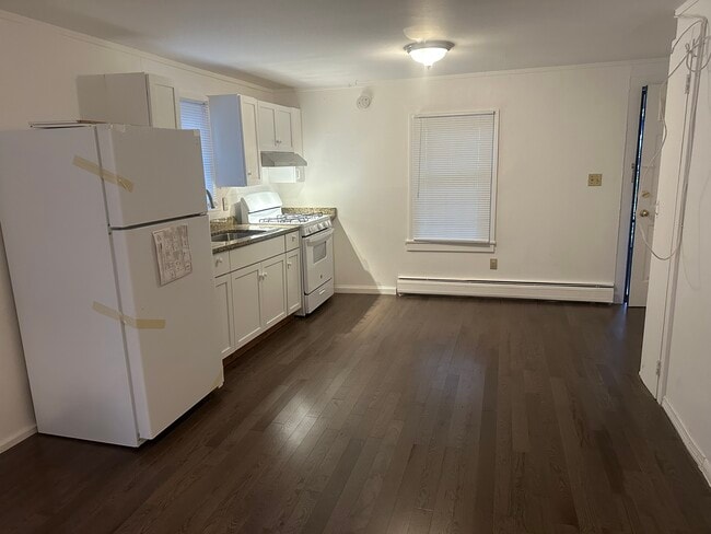 Building Photo - 509 Medford St