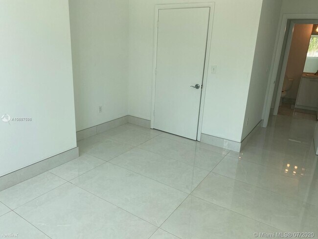 Foto del edificio - 2 br, 2 bath  - Vizcayne North Condo