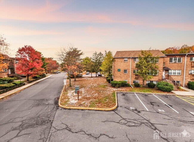 Foto del edificio - 14 College Dr