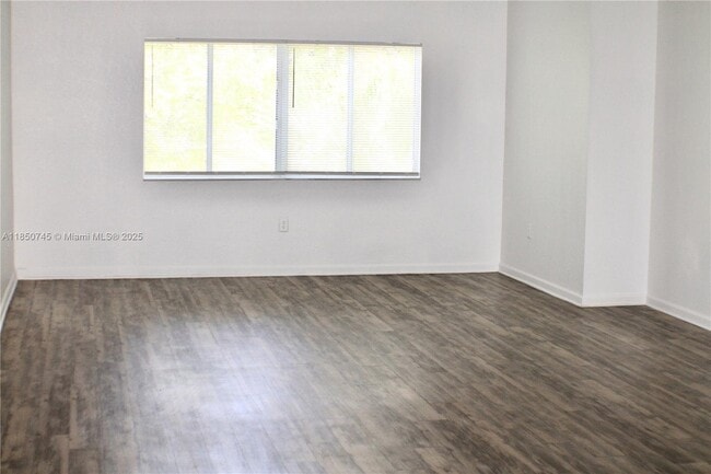 Foto del edificio - 2901 Riverside Dr