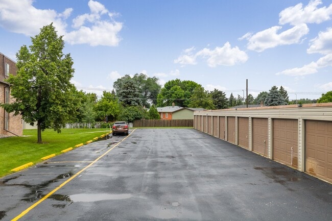 Building Photo - Candlewood Apartments