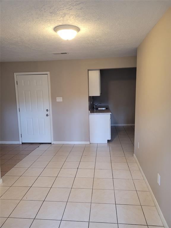 Building Photo - 175 Drive, Unit 3 Dr