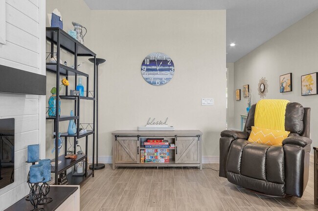 Building Photo - 275 Spg Hl Lk Lp