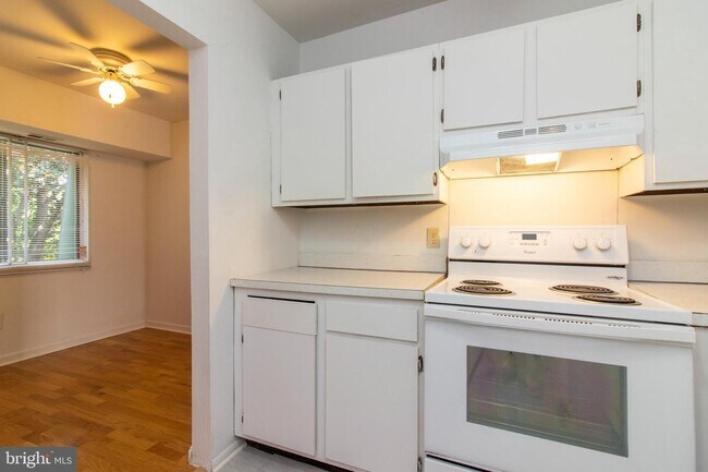 Building Photo - 1310 Meadowview Ln