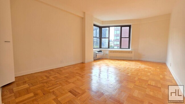 Building Photo - Sunlit 11th-Floor 1-Bed with Sweeping City Views by Union Square
