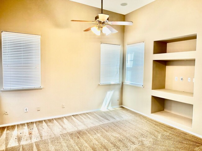 Foto del edificio - Spacious European Grove 3/2.5 off Fig Gard...