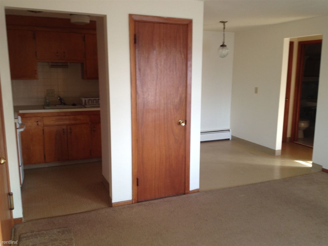 Building Photo - 1 br, 1 bath Apartment - 131 Hasbrouck St