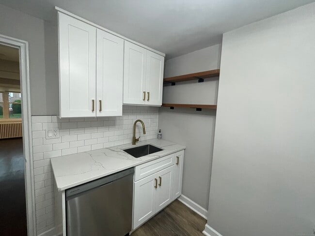 Building Photo - 21 Standish Rd
