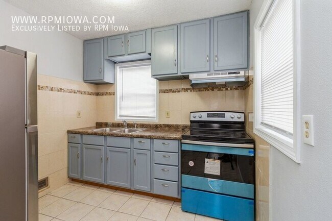Building Photo - STAINLESS STEEL APPLIANCES! 2 Bedroom, 1 B...