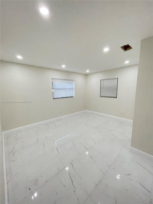 Foto del edificio - 6830 Tyler St