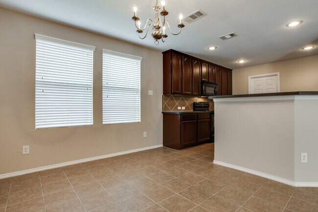Building Photo - 698 Austin Ln