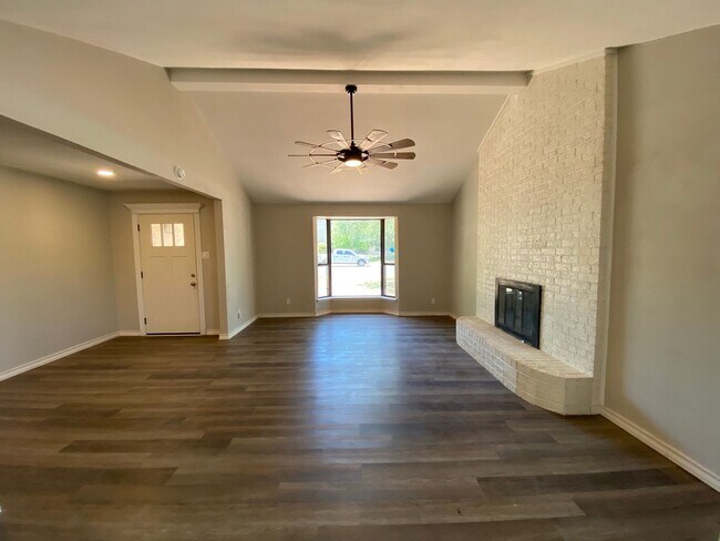 Building Photo - 5218 Green Valley Trail