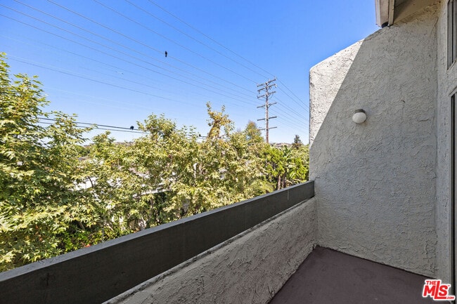 Building Photo - 4900 Overland Ave