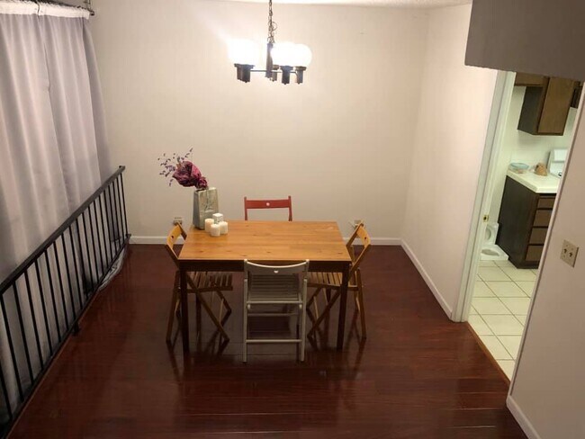 Foto del edificio - 927 W College St