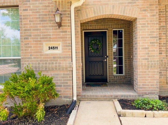 Foto del edificio - 24511 Saddle Path Ct