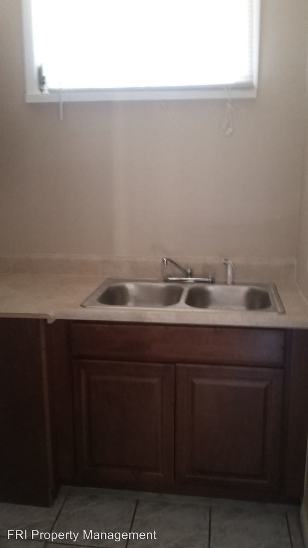 Building Photo - 1010 N Fiske Blvd