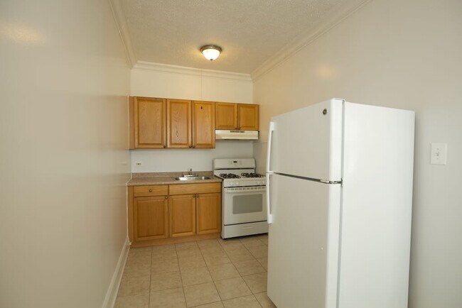 Foto del edificio - 2704 N Sawyer Ave