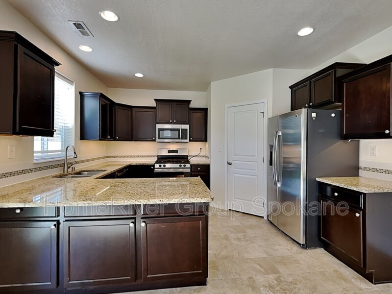 Foto principal - 1315 N Rogue River St