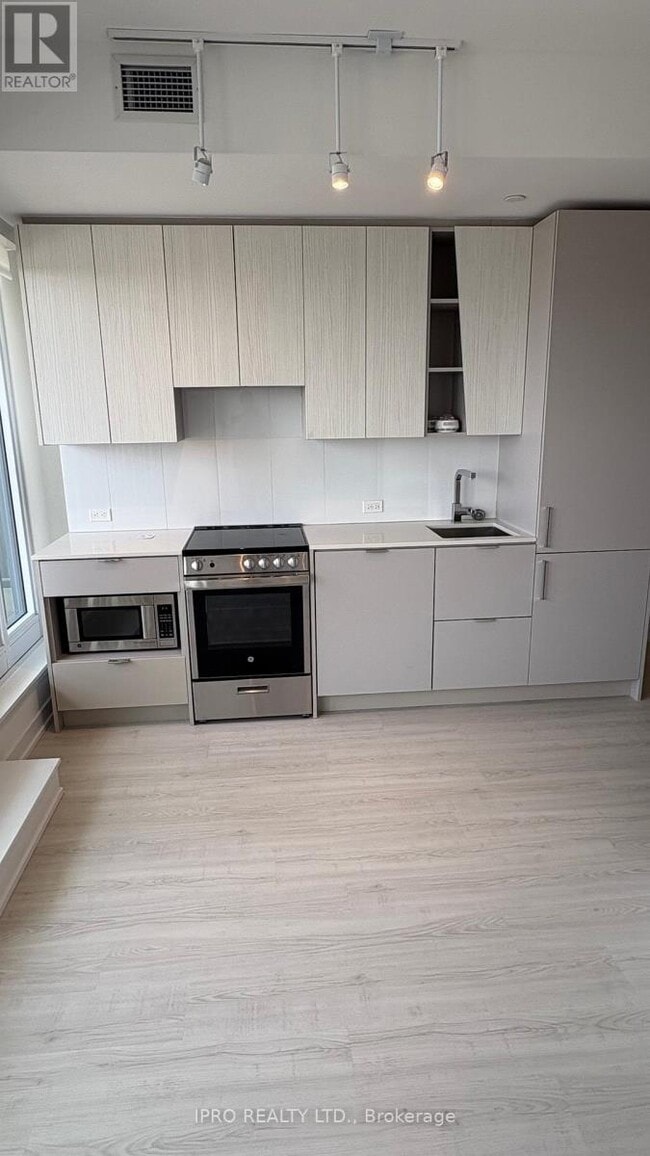 Photo du bâtiment - 3883-3883 Quartz Rd