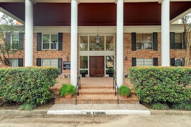 Photo - 2824 Briarhurst Dr Apartment