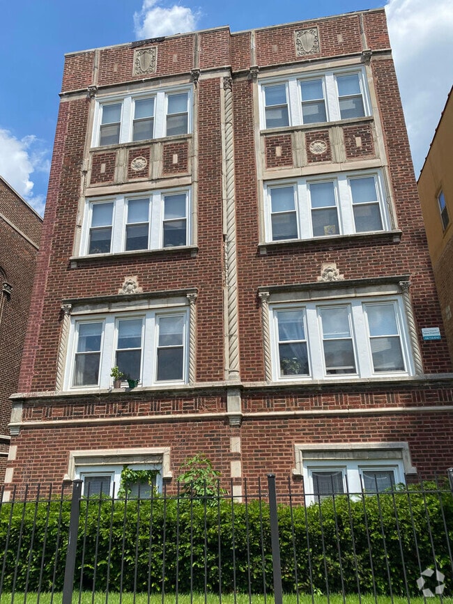 Building Photo - 6433 N Albany Ave