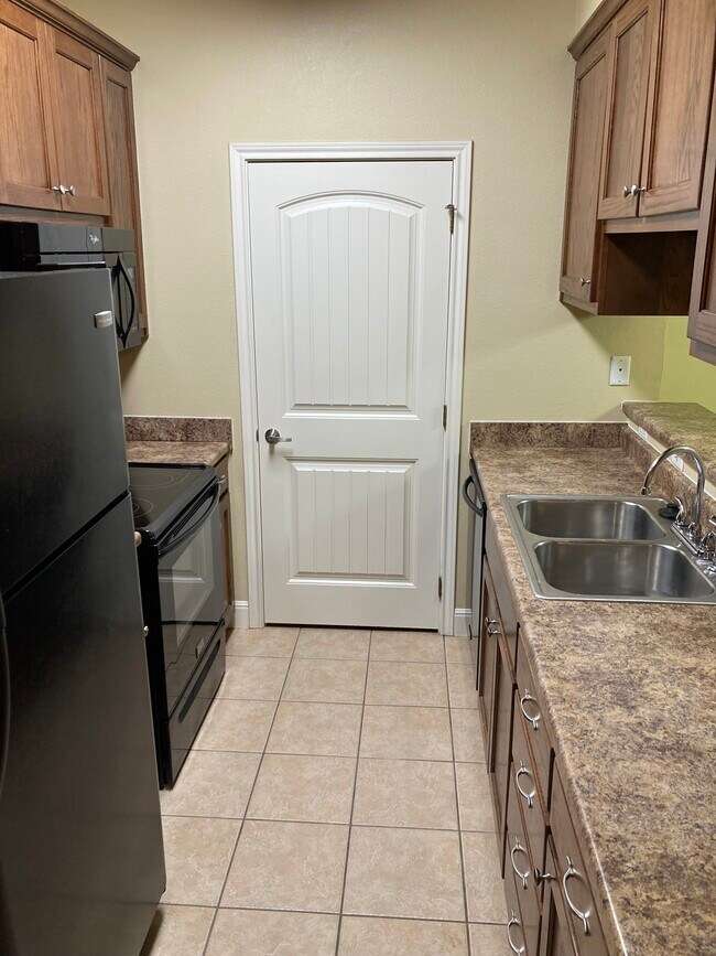 Kitchen with w/d attachments in closet - 930 Rockdale Rd