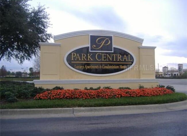 Building Photo - 1 Bed/1 Bath in Manor Row at Park Central!...
