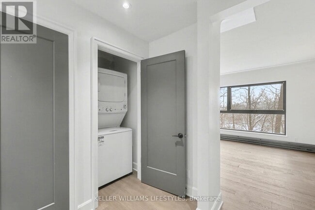 Building Photo - 306 Riverside Dr