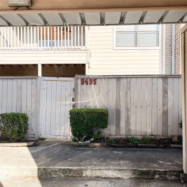 Foto del edificio - 9495 Pagewood Ln