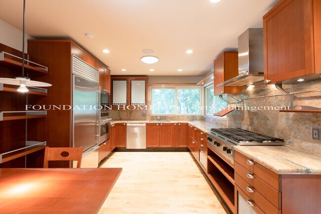 Foto del edificio - Upscale Country Club 3BD/2BA with BONUS Ro...