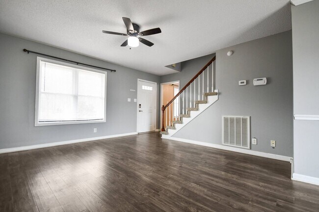 Building Photo - Pet Friendly Three Bedroom!