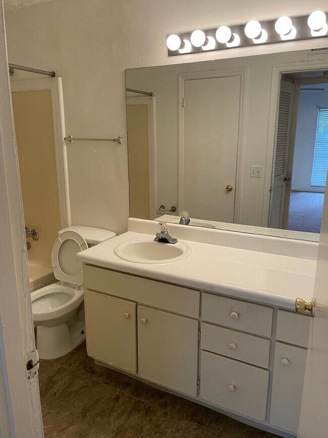 Foto del edificio - Ground floor One bedroom condo