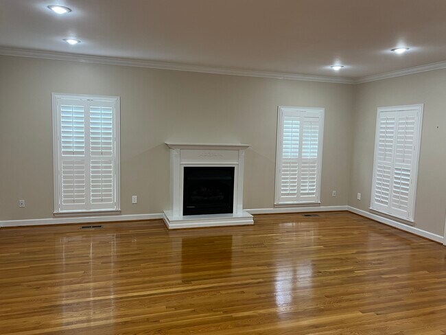 Foto del edificio - 1305 Eagles Ln