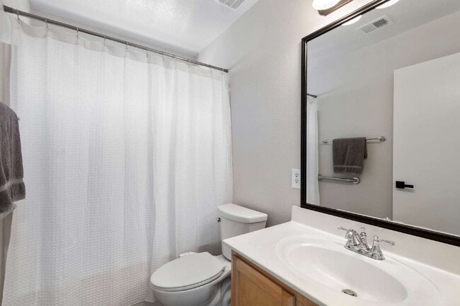 Foto del edificio - 4 bed 3 bath Single Family Home with Pool ...
