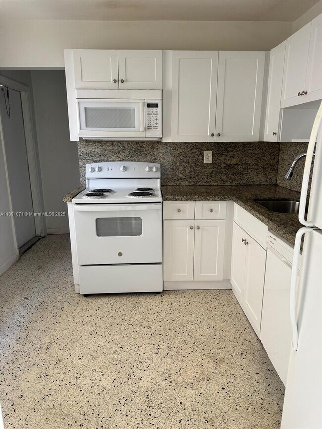 Foto del edificio - 3438 NW 4th St
