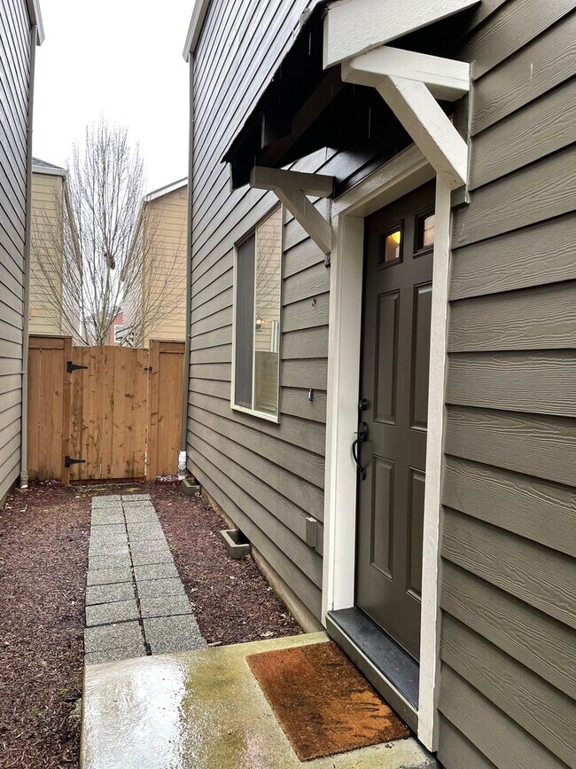 Building Photo - Spacious 3 Bedroom Home with Fenced Yard, Patio, and 2-Car Garage Near Mill Plain.