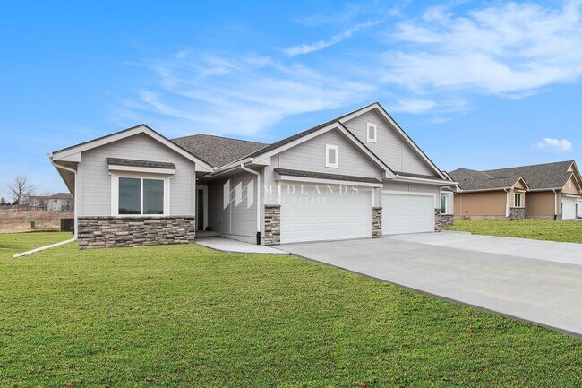 Building Photo - Bennington Ranch Duplex
