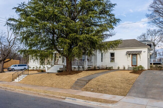 Building Photo - 5016 Hermitage Dr