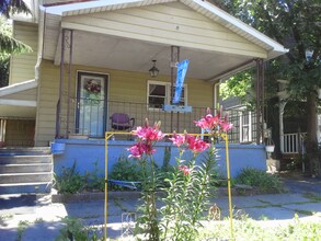 Building Photo - 5 Varick St