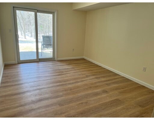 Foto del edificio - 2 Duck Pond Rd
