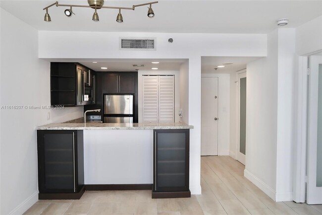 Foto del edificio - 540 Brickell Key Dr
